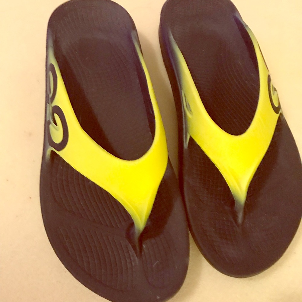 Oofos recovery sandals